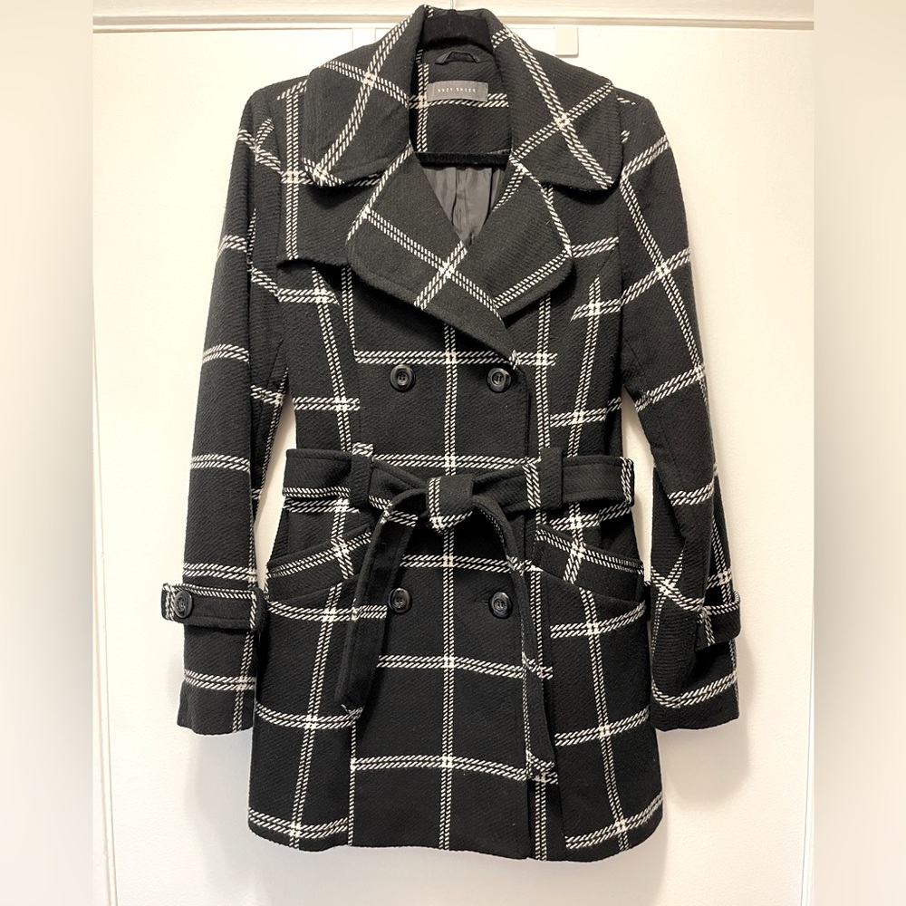 MED | Suzy Shier | EUC Double Breasted Peacoat w tie wrap | Black & White